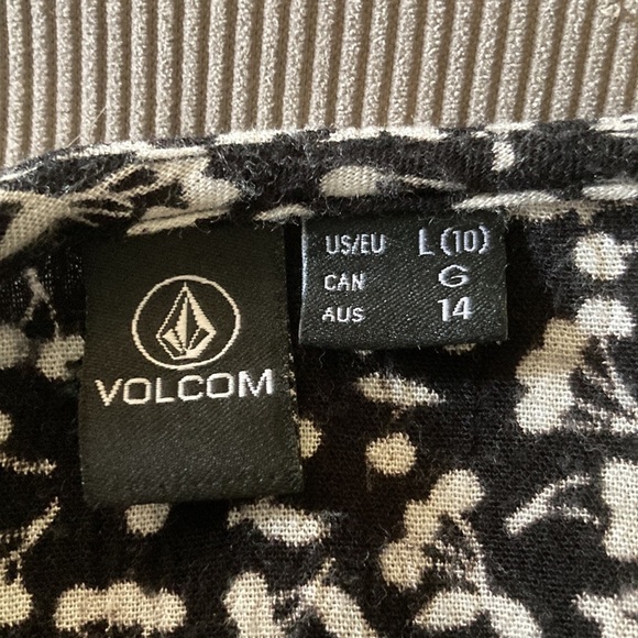 VOLCOM Black and White Floral Dress Size Large - Picture 5 of 5
